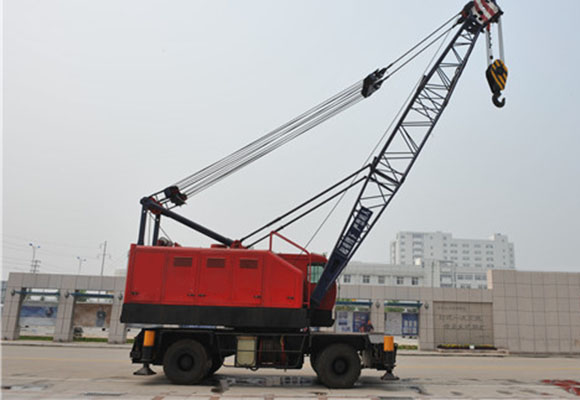 Kumi Tyred Harbor Crane